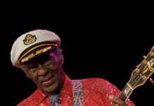 CHUCK BERRY SE DESPEDE DOS PALCOS EM CURITIBA