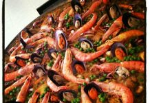 Oliva Gastronomia comemora um mês de atendimento com Paella como prato principal