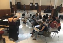 Na agenda & No Sofá: Coral da Tea Time que canta só em inglês apresenta músicas de Natal