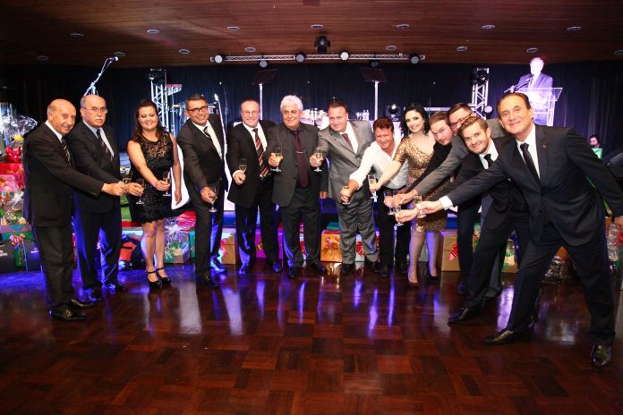 Foto brinde da diretoria no evento de Final de Ano da Apras