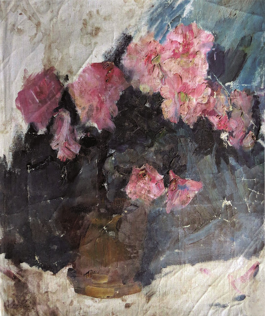 Na próxima quarta-feira (28/03), a exposição “Arte e Ciência entrelaçadas: Frederico Lange de Morretes” será inaugurada no Museu Paranaense (MP). A mostra permanece até o dia 22 de julho de 2018. A entrada é gratuita.   Os visitantes poderão conhecer o universo das obras de arte e das produções científicas de Frederico Lange de Morretes, pesquisador do MP, malacologista e artista plástico, falecido em 1954. O acervo inédito traz obras reunidas em diferentes instituições do Paraná, proporcionando uma viagem no tempo ao público, e ainda fotografias de exposições, estudos e desenhos, conchas, zoólitos (artefatos em forma de animais de sambaquis do litoral sul do Brasil), entre muitos outros.   A ideia da mostra surgiu em 2017 após o Museu Paranaense receber a doação de cerca de 700 peças – por parte de familiares de Lange – com pertences pessoais como pincéis e palhetas, artigos científicos, estudos e materiais arqueológicos. “Mesmo após 64 anos de sua morte é possível reviver a memória e se aproximar deste importante artista-pesquisador do Paraná”, comenta uma das curadoras da exposição e arqueóloga do MP, Claudia Parellada.   Frederico Lange de Morretes O artista plástico e pesquisador do Museu Paranaense nasceu no ano de 1892 na cidade de Morretes, litoral do Paraná. Foi aluno de Alfredo Andersen aos 13 anos e em 1910, incentivado por Andersen, partiu para a Alemanha e estudou artes gráficas em Leipzig, e Belas Artes em Munique. Em 1920 voltou para o Brasil e se dedicou às artes e às ciências, lecionando no Ginásio Paranaense e na Escola Normal. Participou da fundação da Escola de Belas Artes do Paraná, em 1948, ministrando anatomia e fisiologia. Foi responsável pela descoberta de novas espécies de moluscos no litoral brasileiro. Morreu em 19 de janeiro de 1954, após retornar de uma excursão científica, vítima de um infarto fulminante. Conforme desejo manifestado em vida, foi enterrado em pé na sua cidade natal e em direção ao pico do Marumbi.   Serviço Abertura da exposição “Arte e Ciência entrelaçadas: Frederico Lange de Morretes (1892-1954)” Dia 28 de março de 2018 às 17h Período expositivo: até 22 de julho de 2018 Entrada gratuita   Museu Paranaense Rua Kellers, 289, São Francisco. Curitiba-PR Terça a sexta-feira, das 9h às 18h. Sábado, domingo e feriado das 10h às 16h. (41) 3304-3300 | www.museuparanaense.pr.gov.br