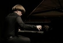 Show: Pátio Batel recebe apresentação de Estefan Iatcekiw