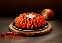 Gastronomia No Sofá: Outback apresenta nova versão da cebola Bloomin’ Onion® e promoção com mais de 20 mil prêmios, que começa hoje