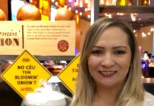 No Sofá com a proprietária do Outback Shopping Mueller, a paranaense Joice Casini