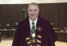 No Sofá com o Dr. João Casillo: Ele recebe o título de cidadão honorário do Estado do Paraná