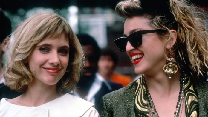 Procura-se Susan Desesperadamente (1985) - direção Susan Seidelman - na foto Madonna e Rosanna Arquette