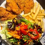 jantar Fried Chicken com Batata e Salada